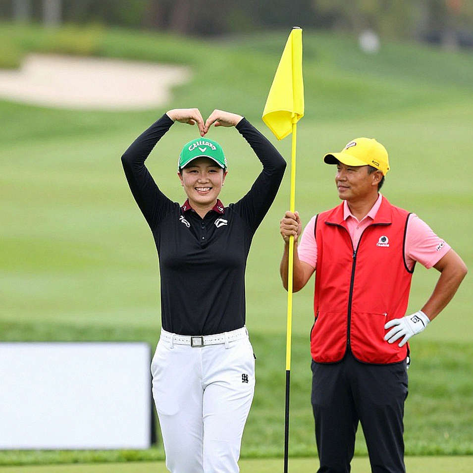 Presidents Cup khai màn tại Medinah: Canh bạc Scheffler-Burns và bóng ma 0-10-1 của Adam Scott