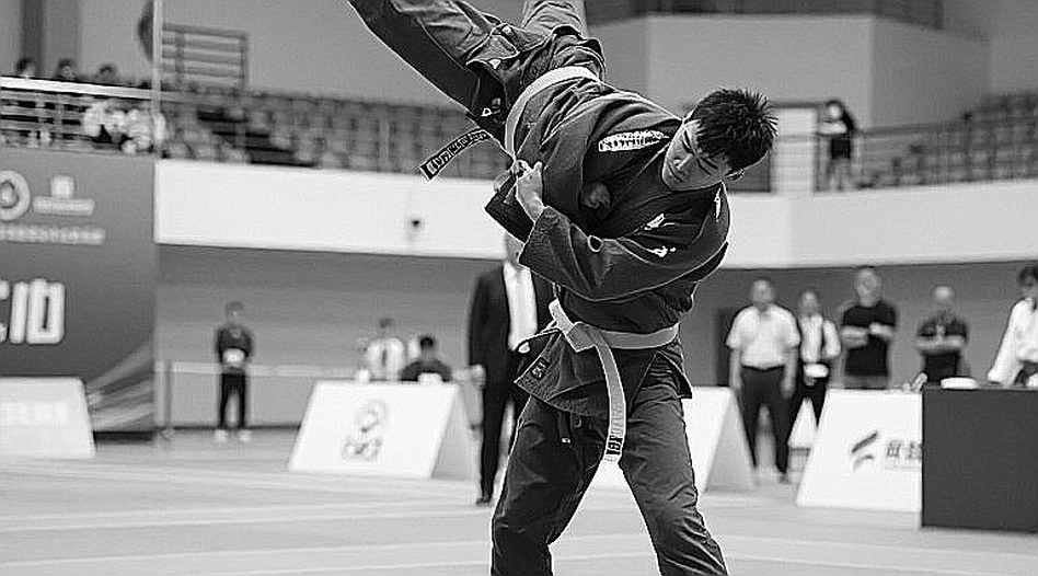 Một trăm gram và câu chuyện không ai nhìn thấy: lỗ hổng quản trị sau tấm thẻ loại của Jung Su-jin