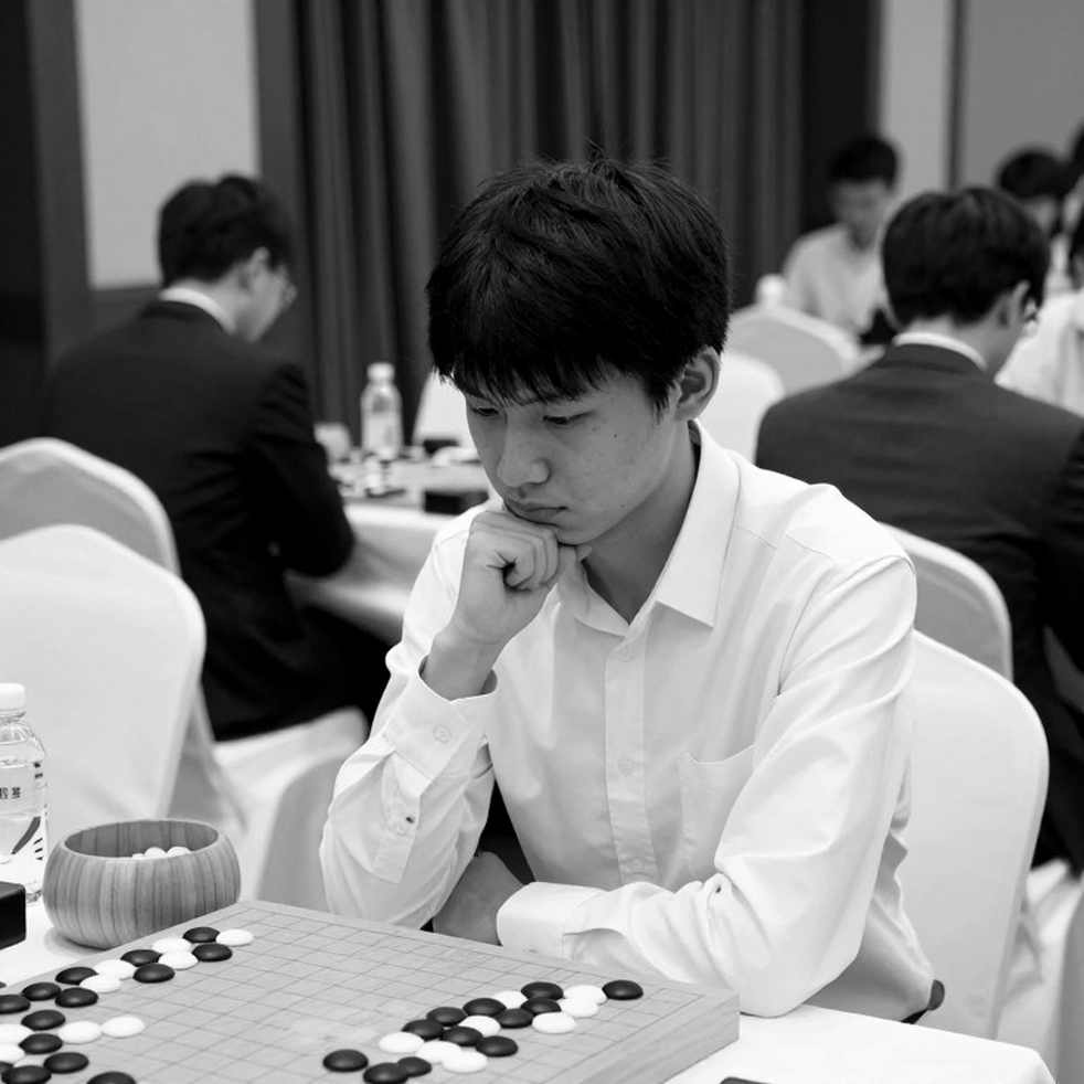 Carlsen chỉ ra kẻ mạnh: Sindarov là ứng viên nặng ký, nhưng Gukesh có trần cao hơn