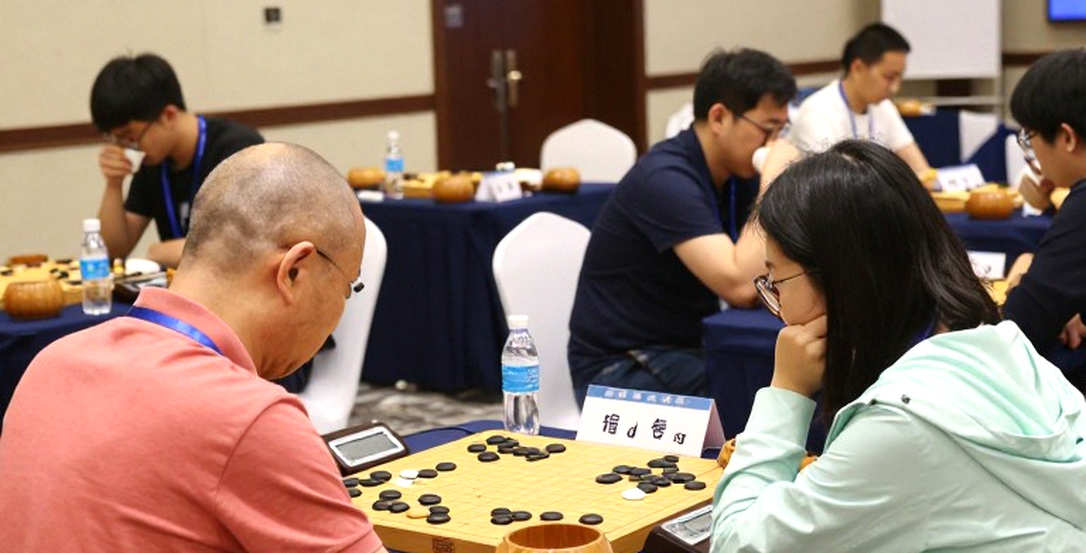 Carlsen chỉ ra kẻ mạnh: Sindarov là ứng viên nặng ký, nhưng Gukesh có trần cao hơn
