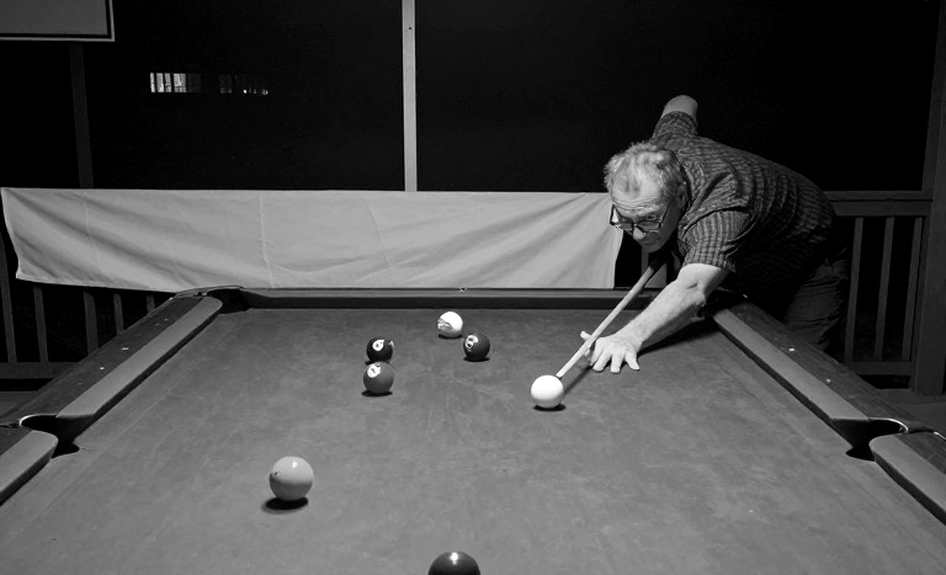 English Open: Williams lội ngược dòng từ 1-5, Carter đè bẹp Ding — chung kết của hai tay cơ tuổi 47 và 51
