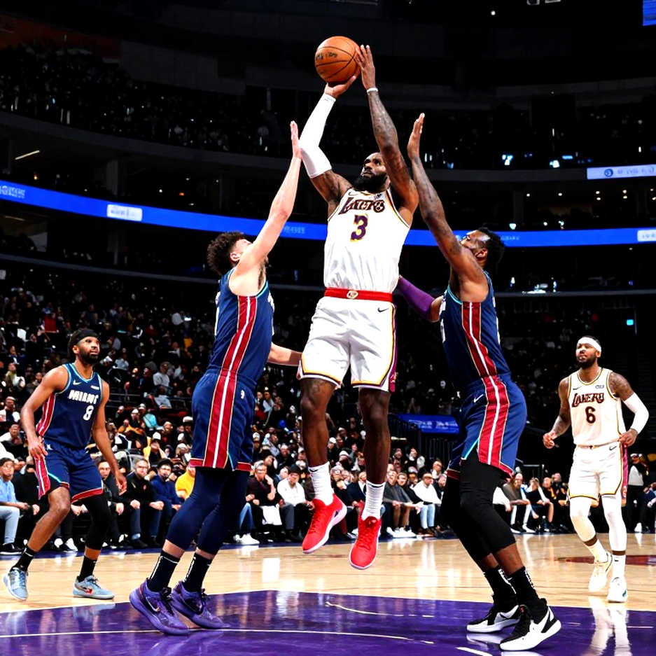 Briante Weber sốc nặng với hợp đồng 9,6 triệu USD của Thomas Walkup: Bài toán tiền và rủi ro của bóng rổ châu Âu Briante Weber sốc nặng với hợp đồng 9,6 triệu USD của Thomas Walkup: Bài toán tiền và rủi ro của bóng rổ châu Âu